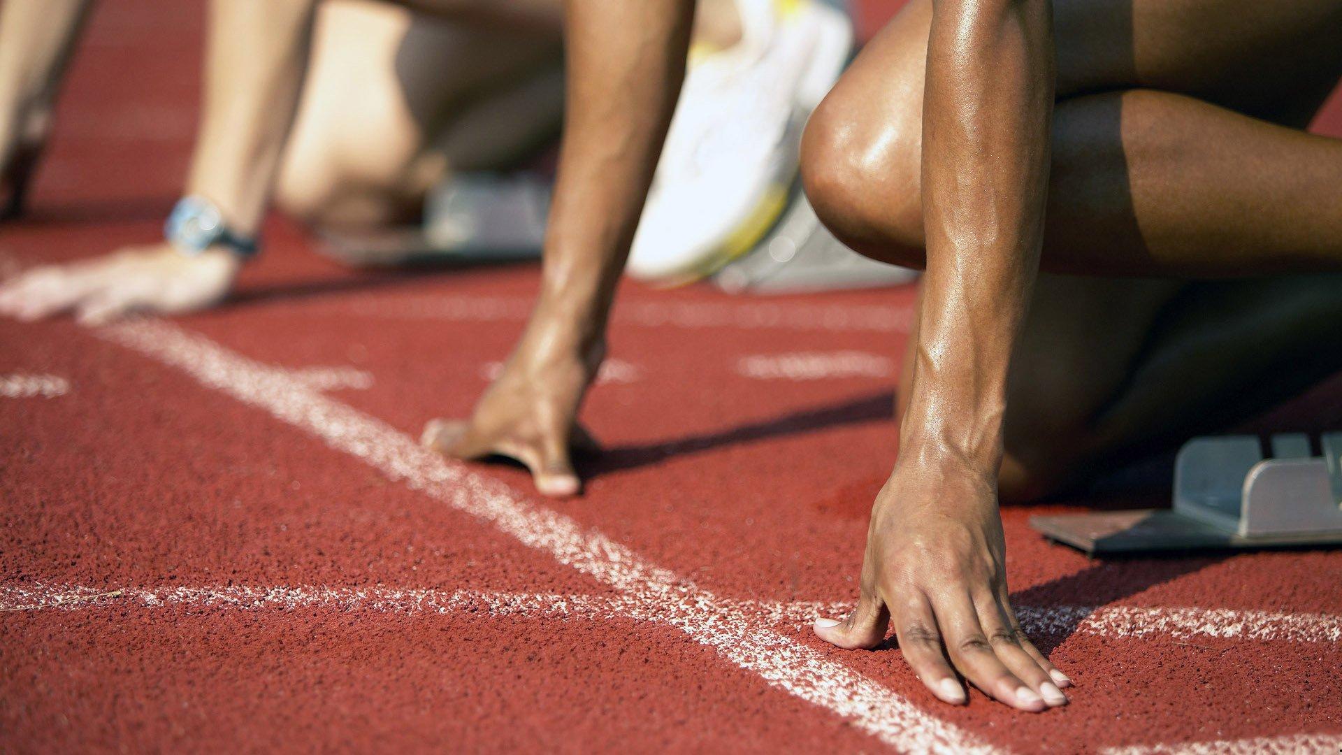 欧冠小组赛激战正酣，六队强势两连胜领跑，拜仁稳居榜首，卡拉巴